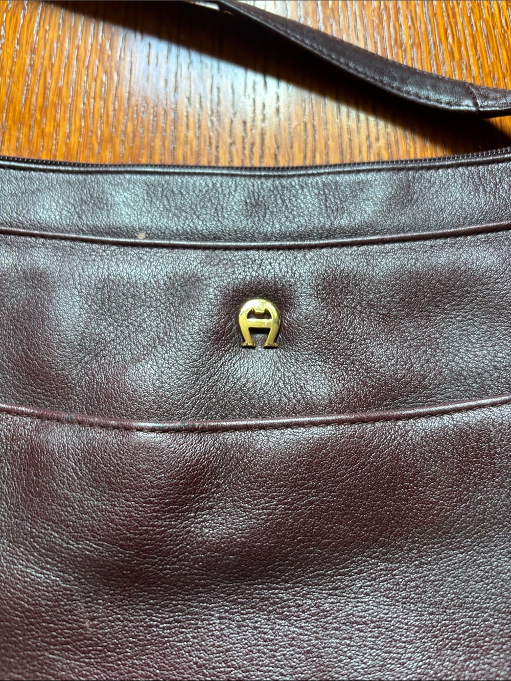 ETIENNE AIGNER Oxblood Maroon Leather Shoulder purse. Vintage classic. - Picture 4 of 12